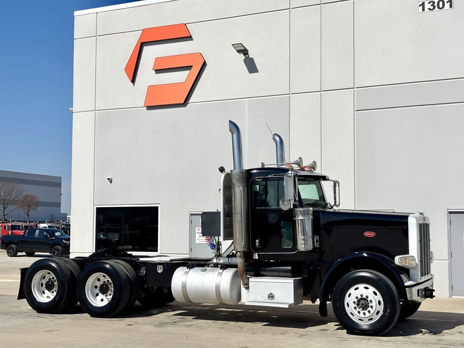 2009 PETERBILT 388 in Hutchins, TX
