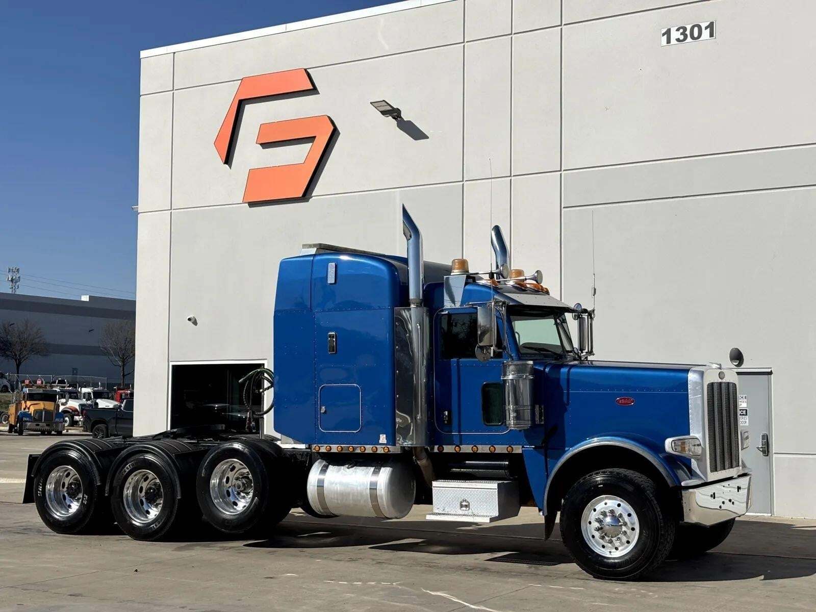 2018 PETERBILT 389 in Hutchins, TX