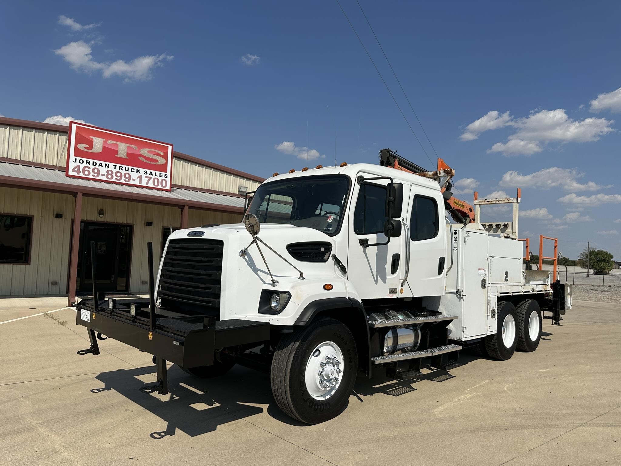 2016 FREIGHTLINER 108 SD in Rhome, TX