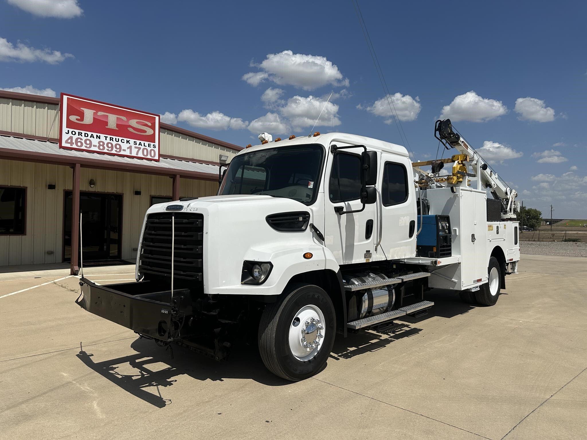 2016 FREIGHTLINER 108 SD in Rhome, TX
