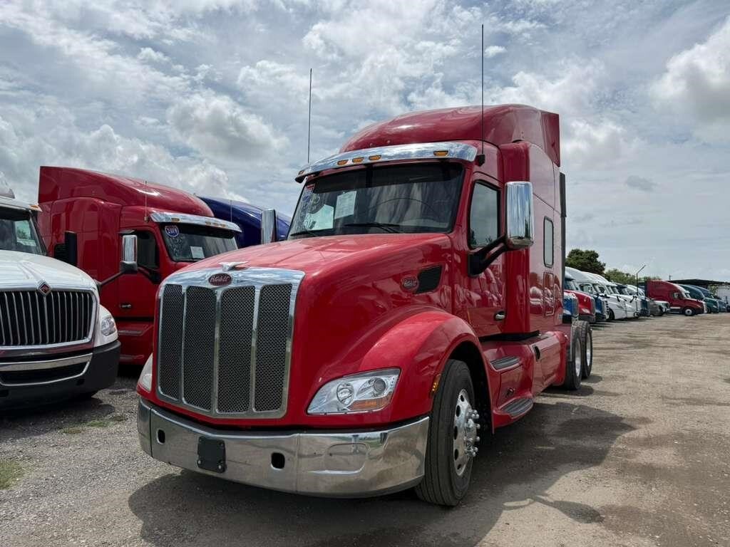 2020 PETERBILT 579 in Von Ormy, TX