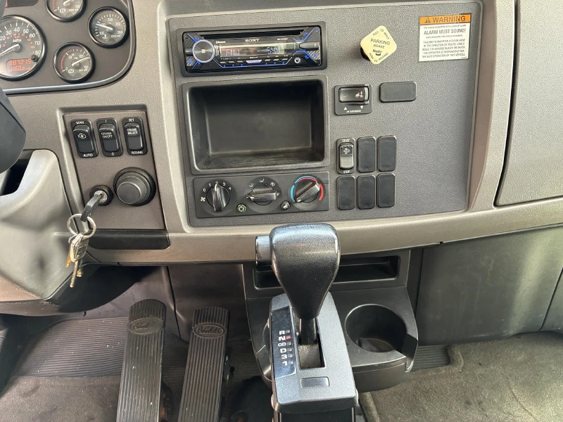 2013 PETERBILT 337