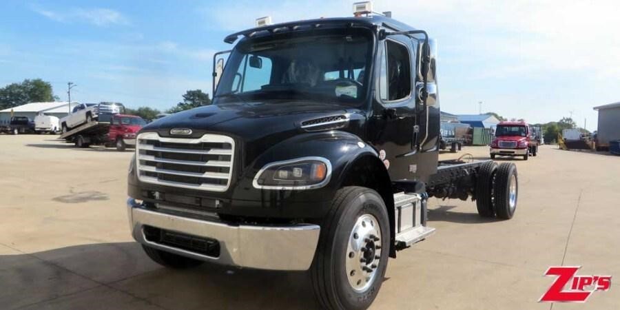 2027 FREIGHTLINER BUSINESS CLASS M2 106 in New Hampton, IA