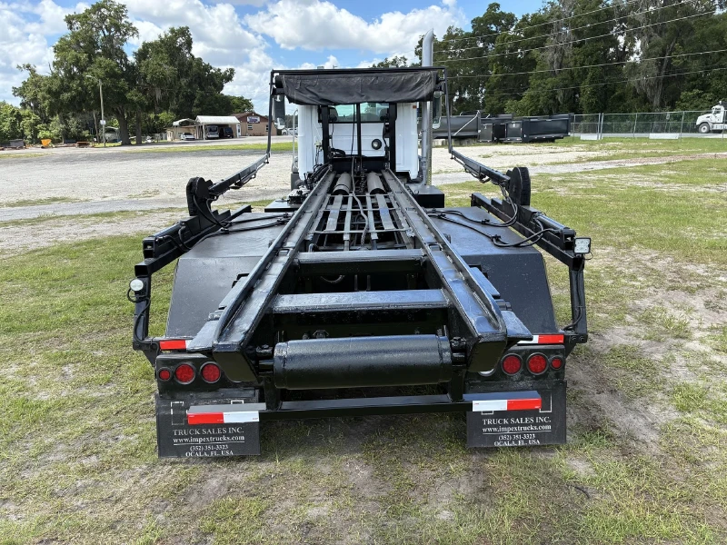 2013 MACK GRANITE GU813