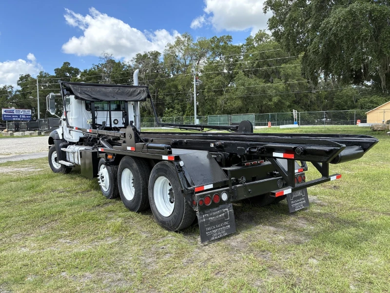 2013 MACK GRANITE GU813