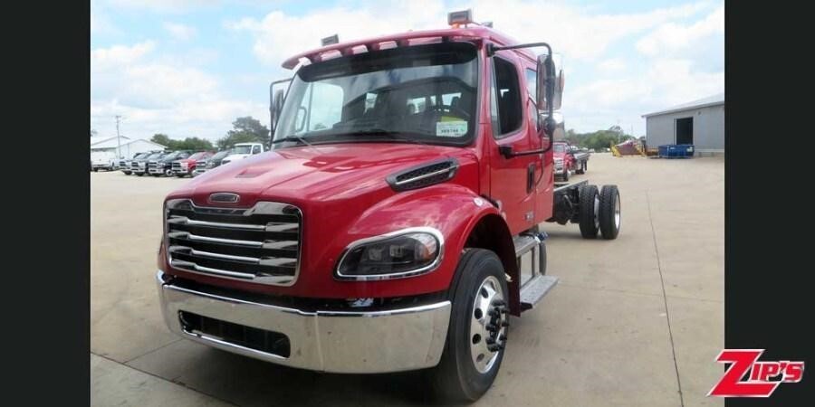 2027 FREIGHTLINER BUSINESS CLASS M2 106 in New Hampton, IA