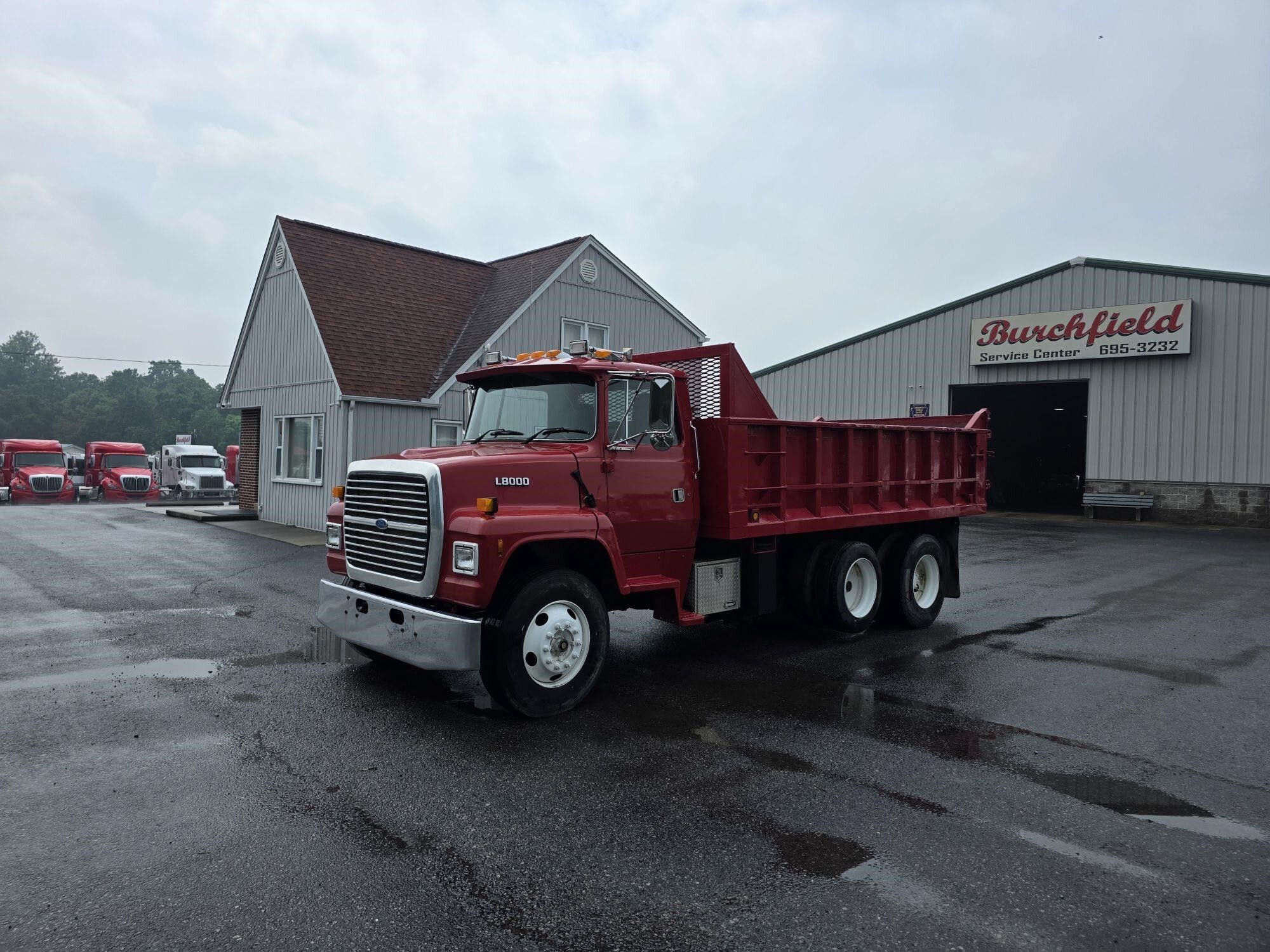 1995 FORD L8000 in Duncansville, PA