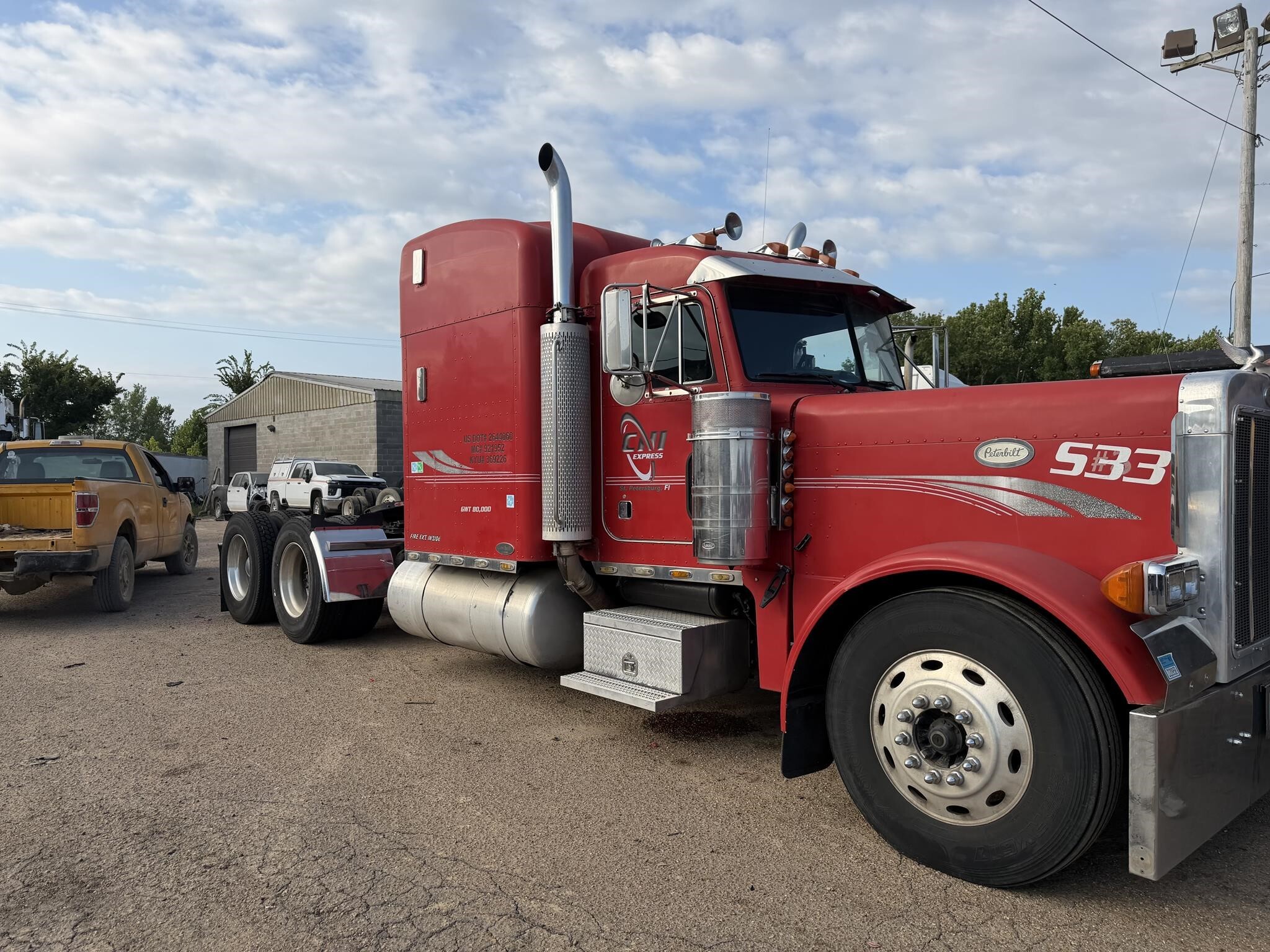 1999 PETERBILT 379 in Covington, TN