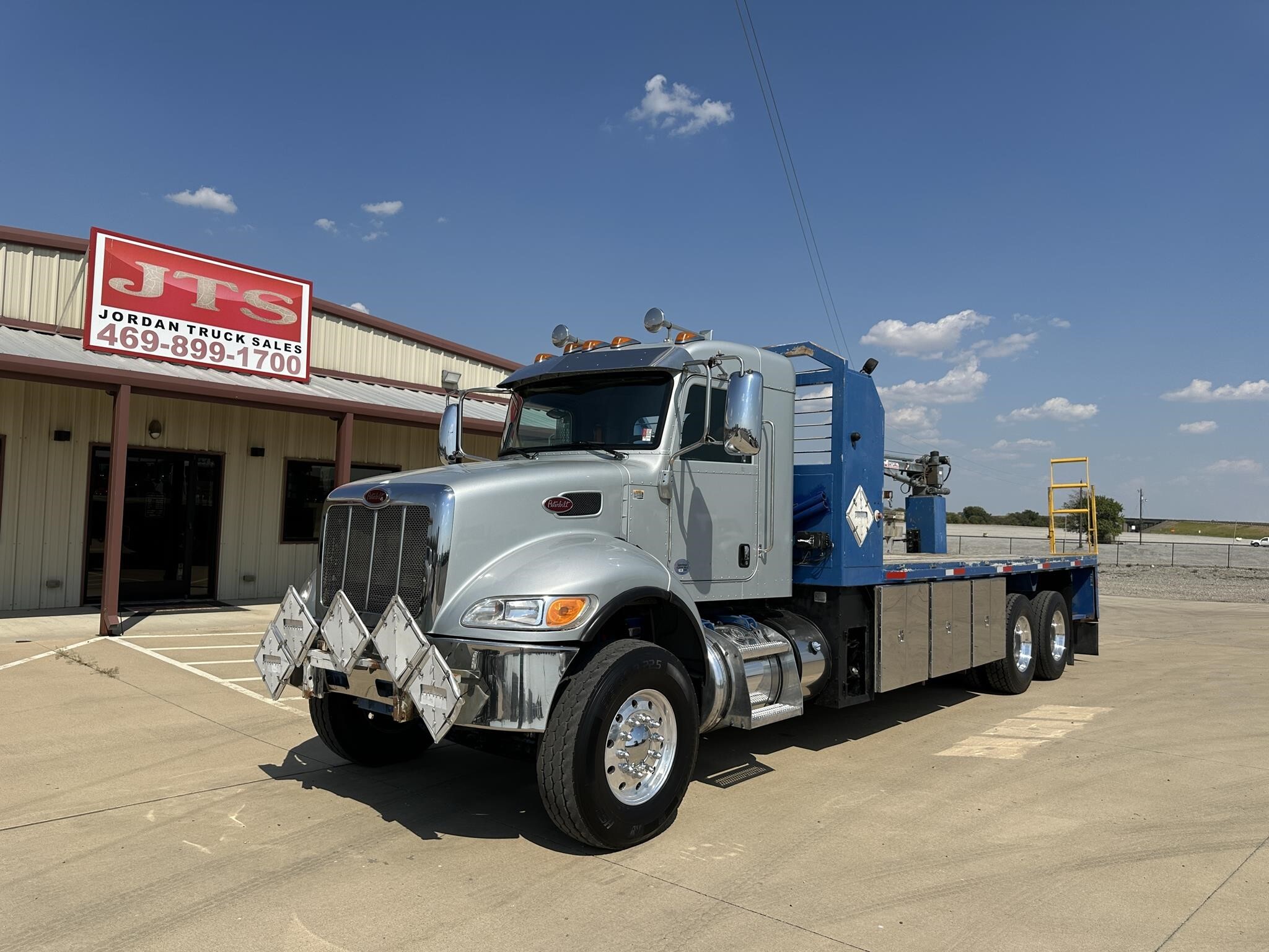 2017 PETERBILT 348 in Rhome, TX