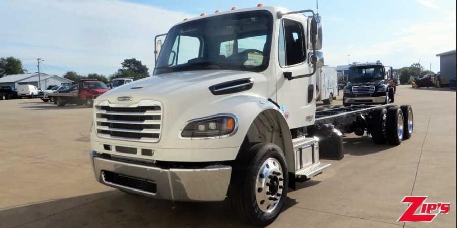 2027 FREIGHTLINER BUSINESS CLASS M2 106 in New Hampton, IA