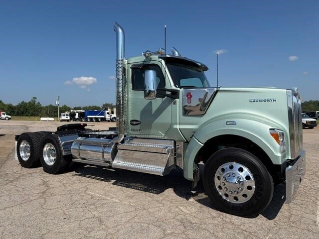 2027 KENWORTH W990 in Chatham, VA
