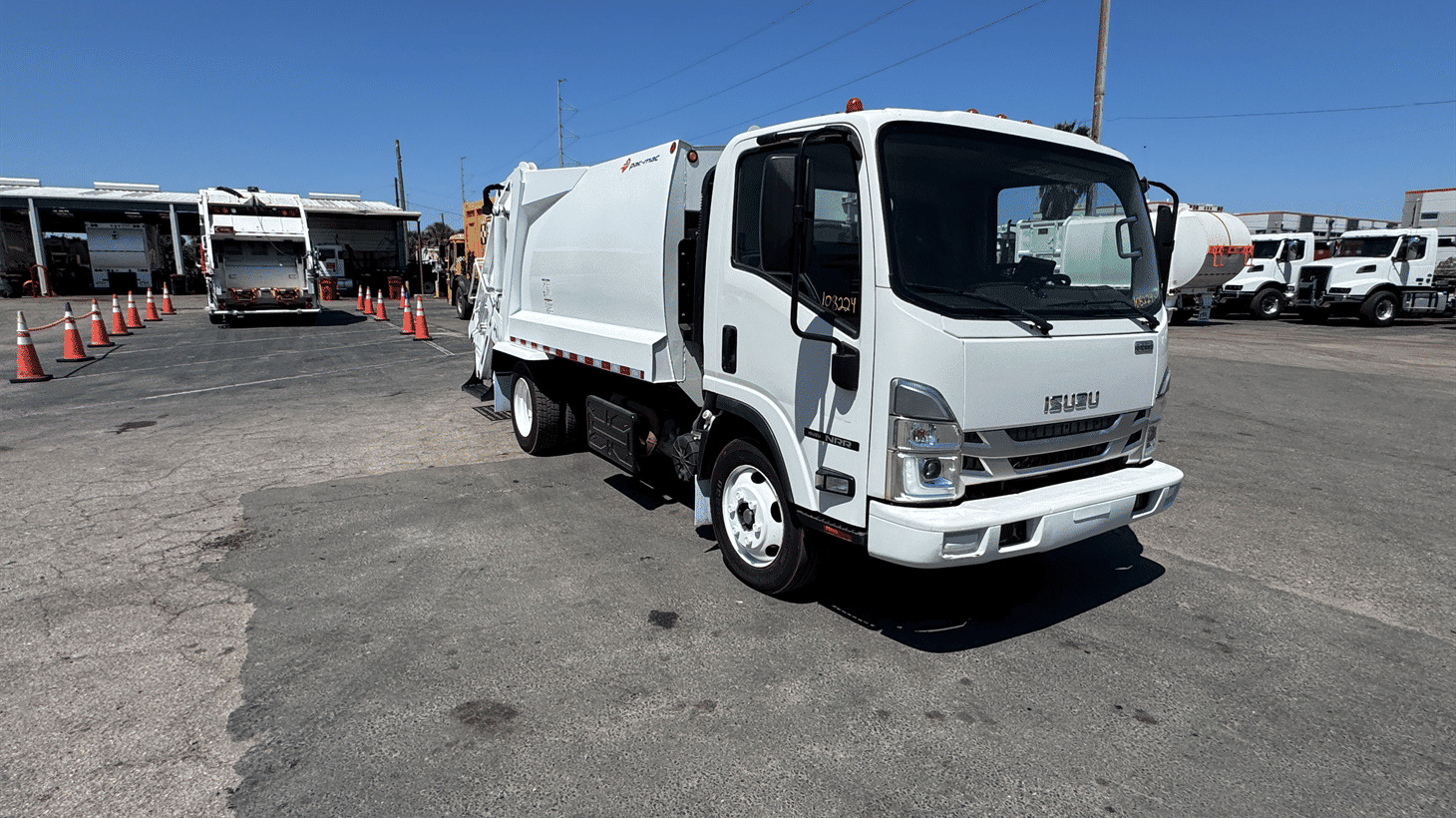 2022 ISUZU NRR in Tampa, FL