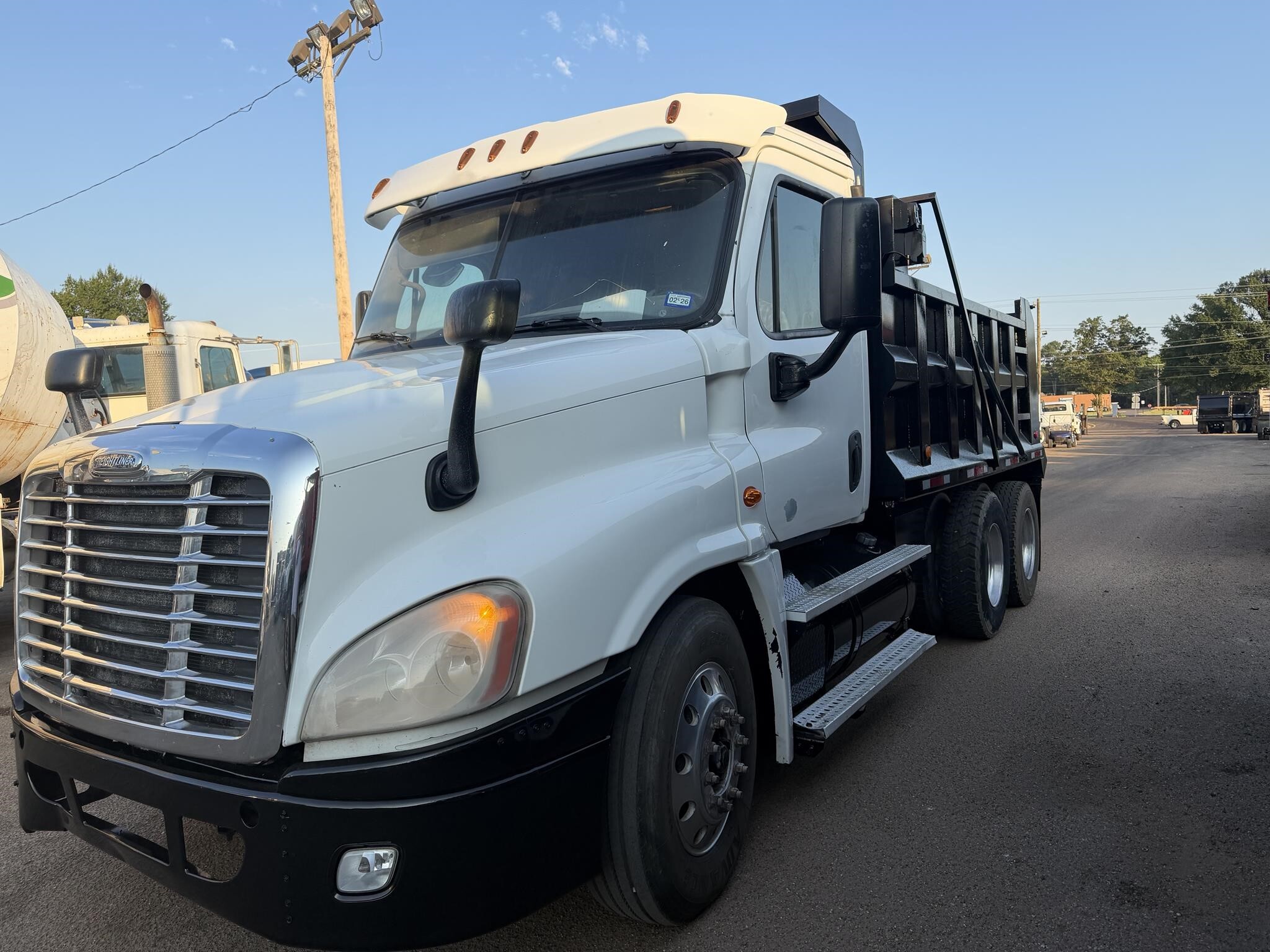 2015 FREIGHTLINER CASCADIA 125 in Covington, TN