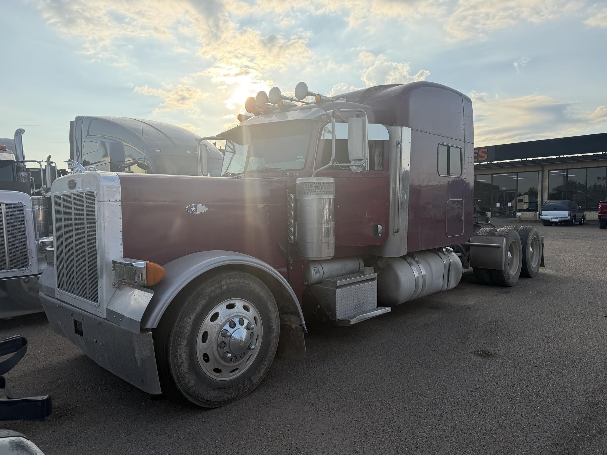2005 PETERBILT 379 in Covington, TN