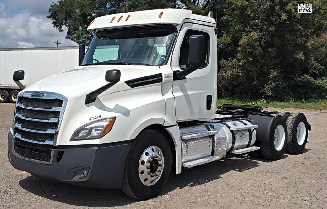 2019 FREIGHTLINER CASCADIA 126 in Girard, OH