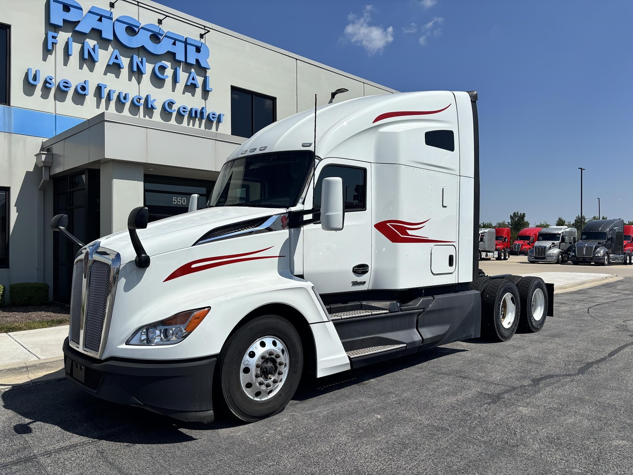 2023 KENWORTH T680 in Minooka, IL