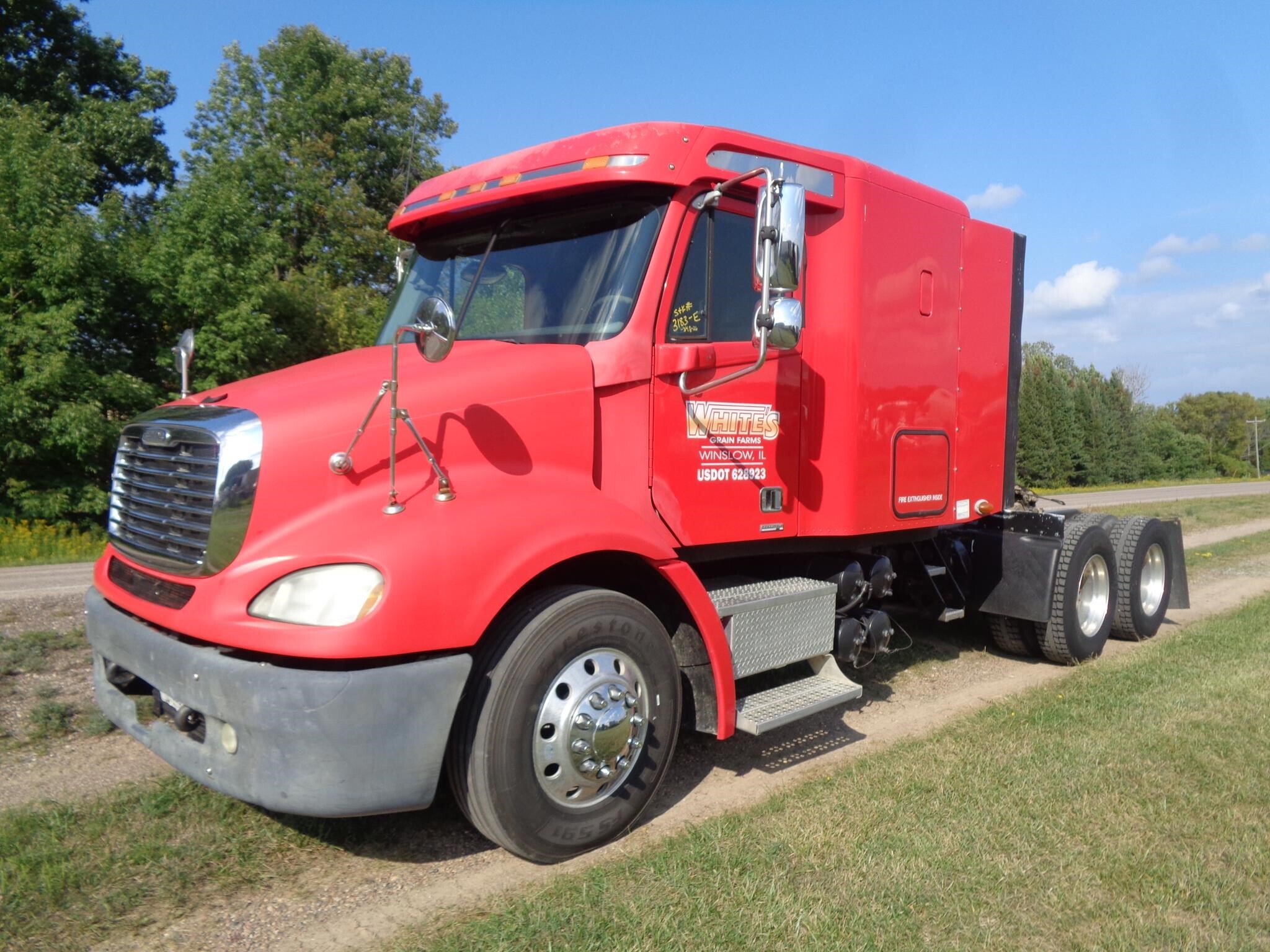 2007 FREIGHTLINER COLUMBIA in Wittenberg, WI