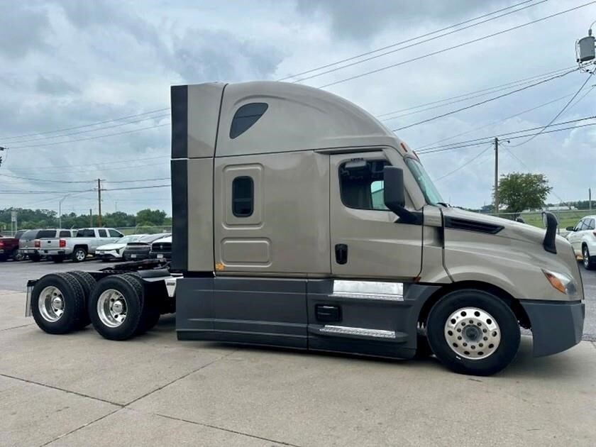 2024 FREIGHTLINER CASCADIA 126 in Canton, OH