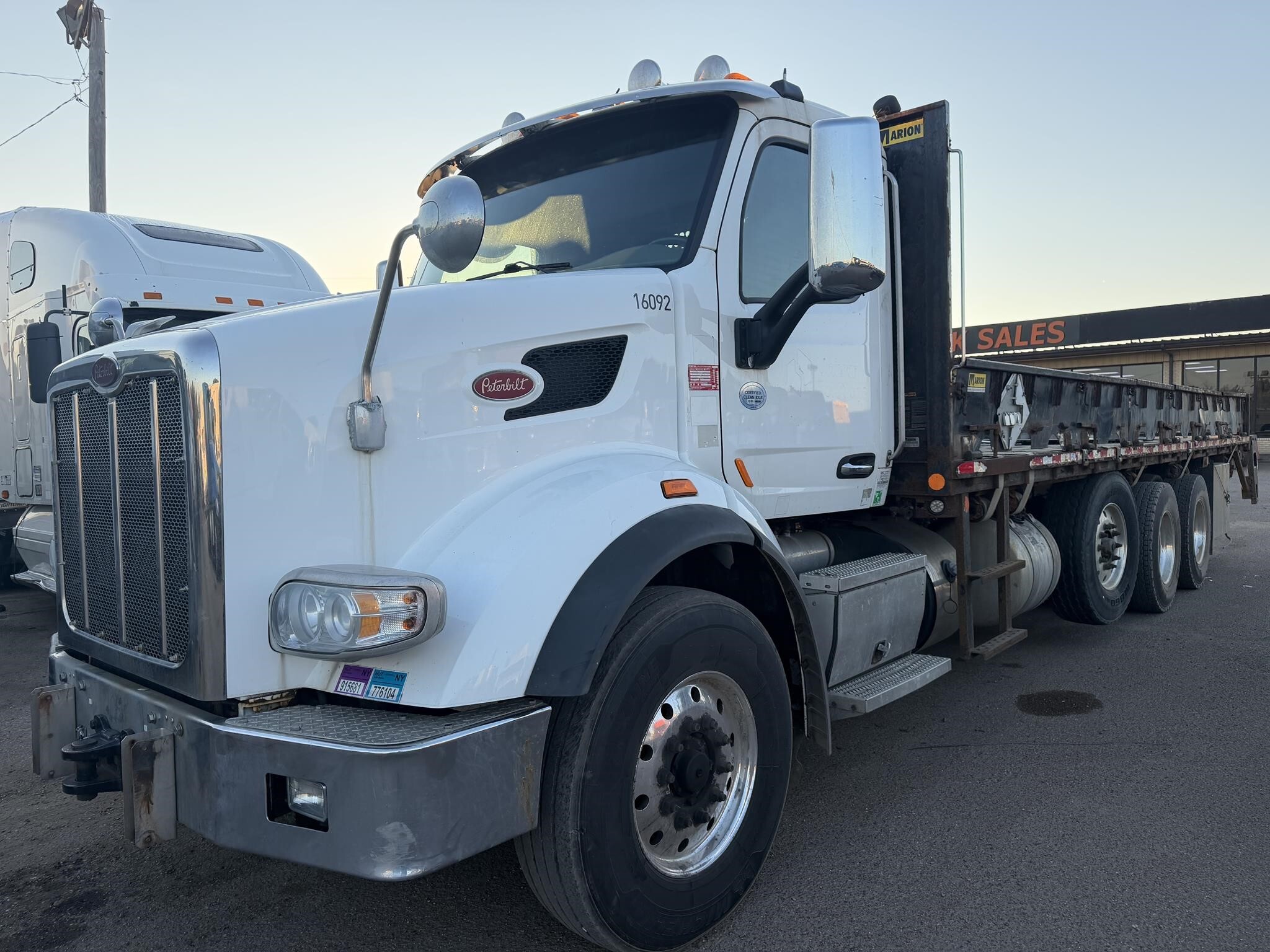 2016 PETERBILT 567 in Covington, TN