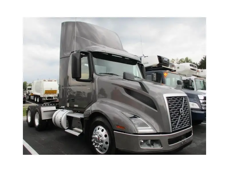 2024 VOLVO VNL64T300