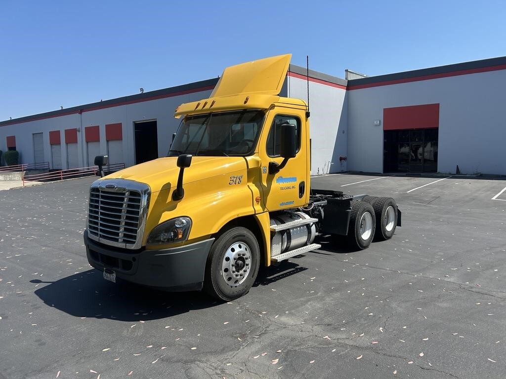 2016 FREIGHTLINER CASCADIA 125 in Santa Rosa, CA
