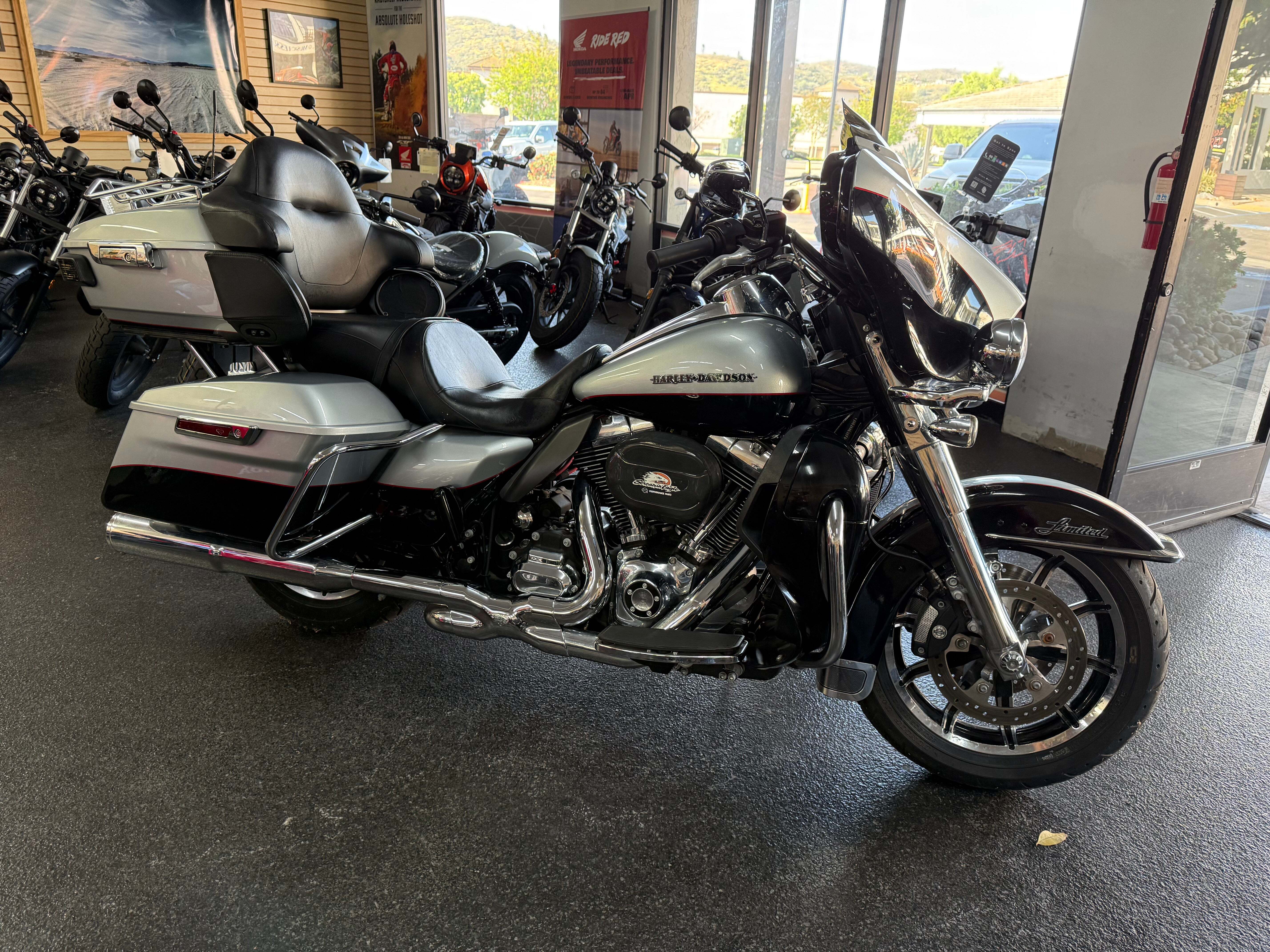 2015 Harley -DAVIDSON ULTRA LIMITED LOW in Poway, CA