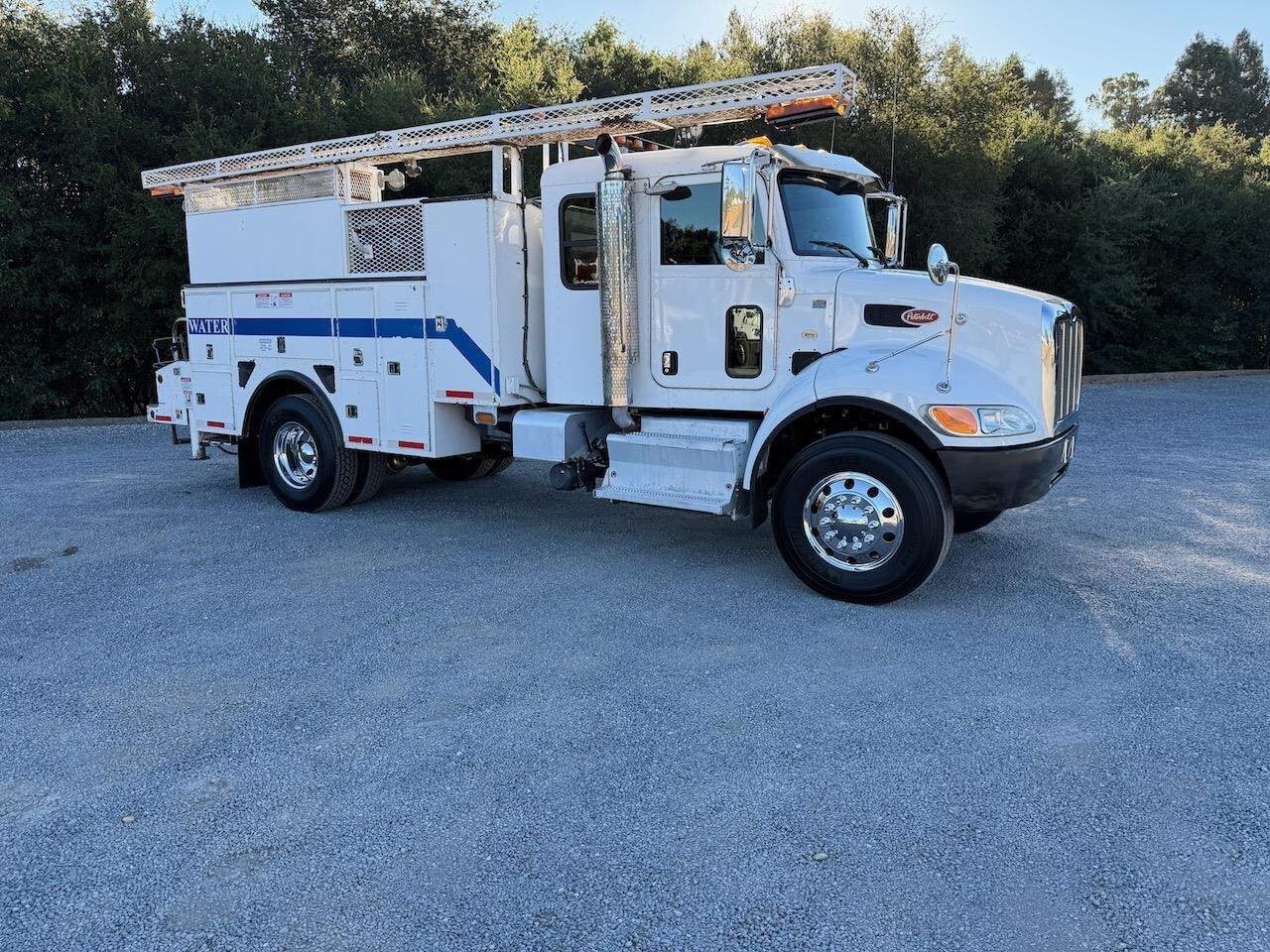 2016 PETERBILT 337 in Cloverdale, CA