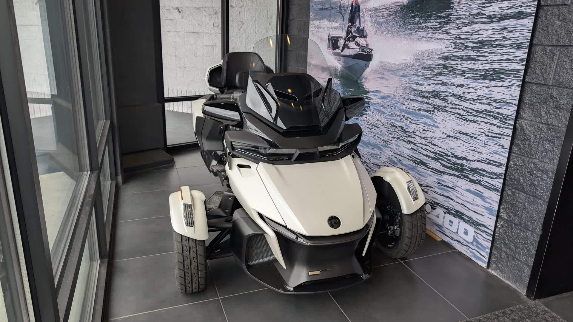 2026 Can-Am RD SPYDER RT STS 1330 SE6 WH SE 26 Base BASE in Vancouver, WA