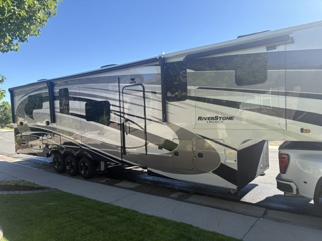 2022 Forest River RIVERSTONE LEGACY 42FSKG RV