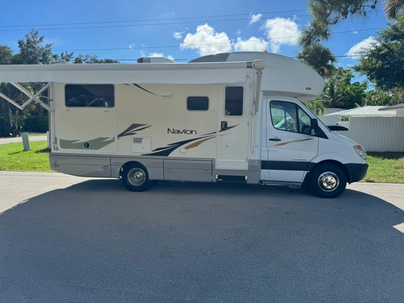 2008 Itasca Navion Series 24J Dodge Sprinter Diesel in naples FL