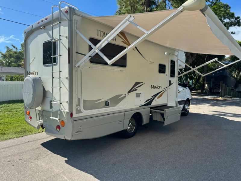 2008 Itasca Navion Series 24J Dodge Sprinter Diesel in naples FL