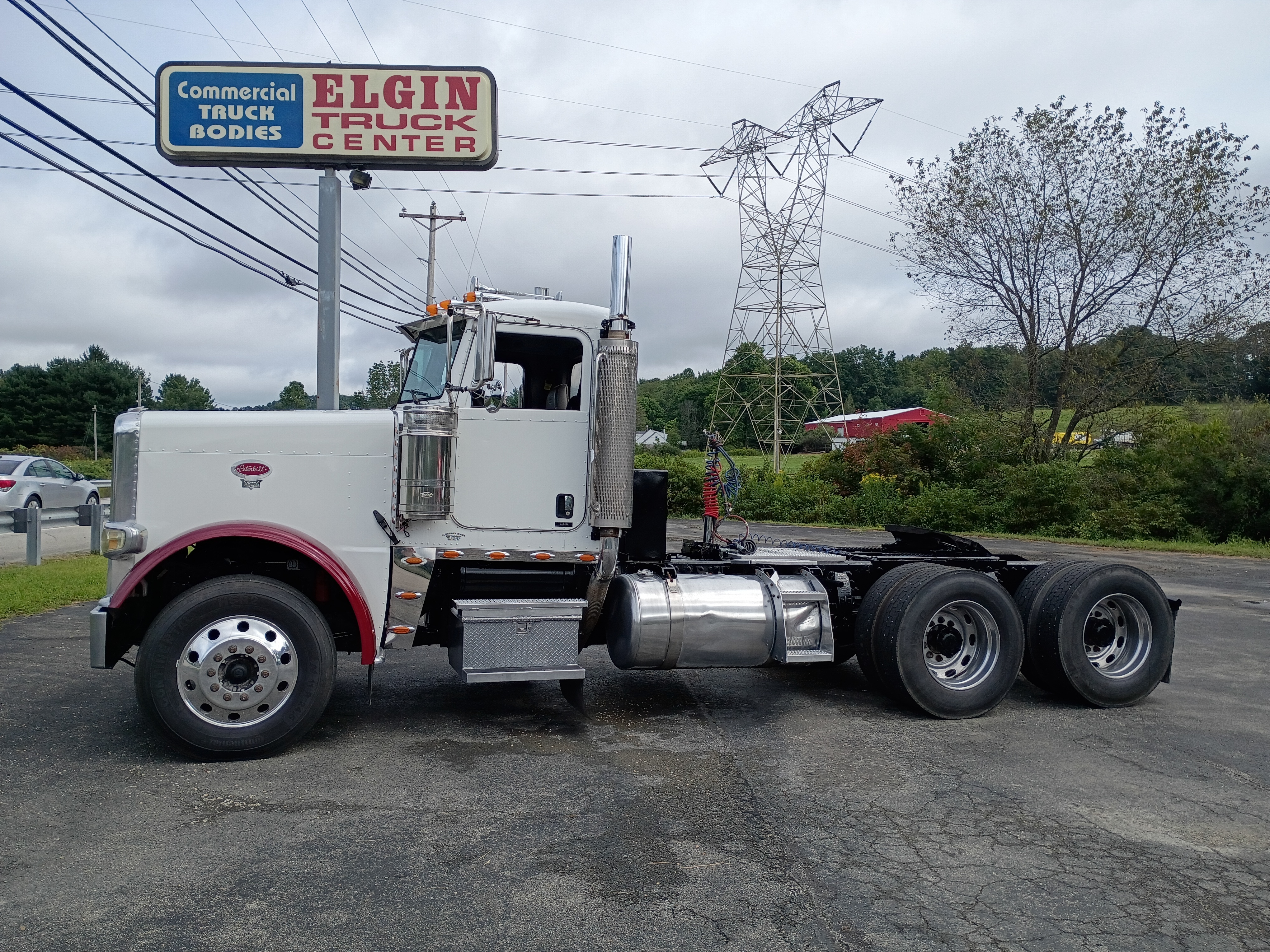 2013 PETERBILT 388 in Indiana, PA