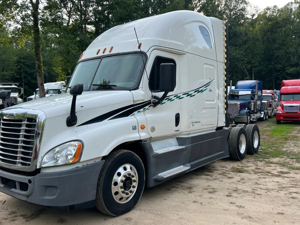 2015 FREIGHTLINER CASCADIA 125 in Fredericksburg, VA
