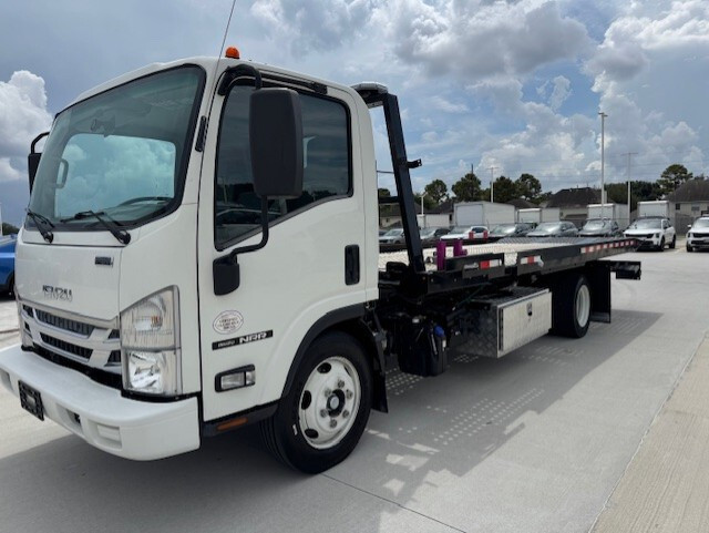 2022 ISUZU NRR in Katy, TX