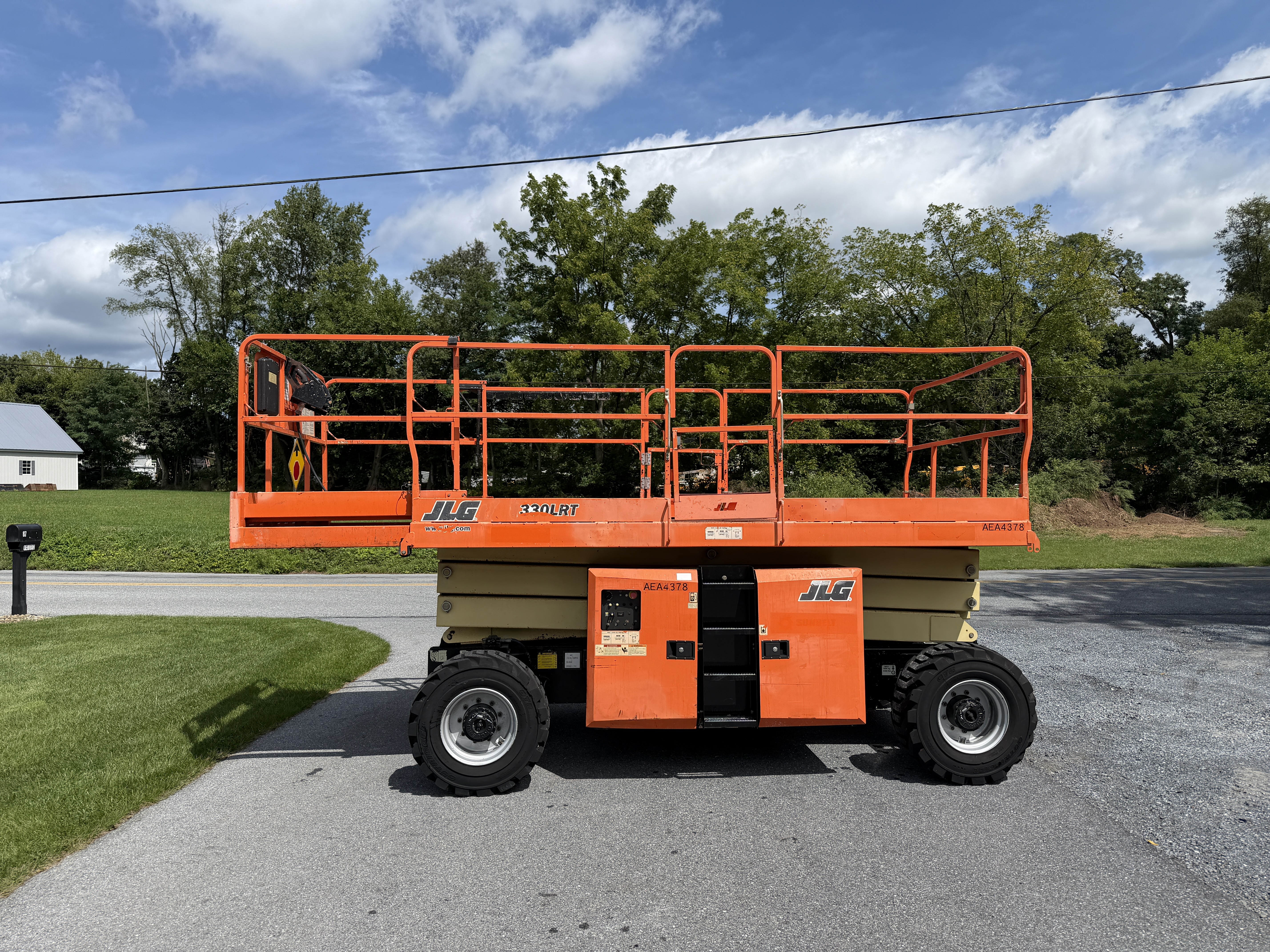 2018 JLG 330LRT in Annville, PA