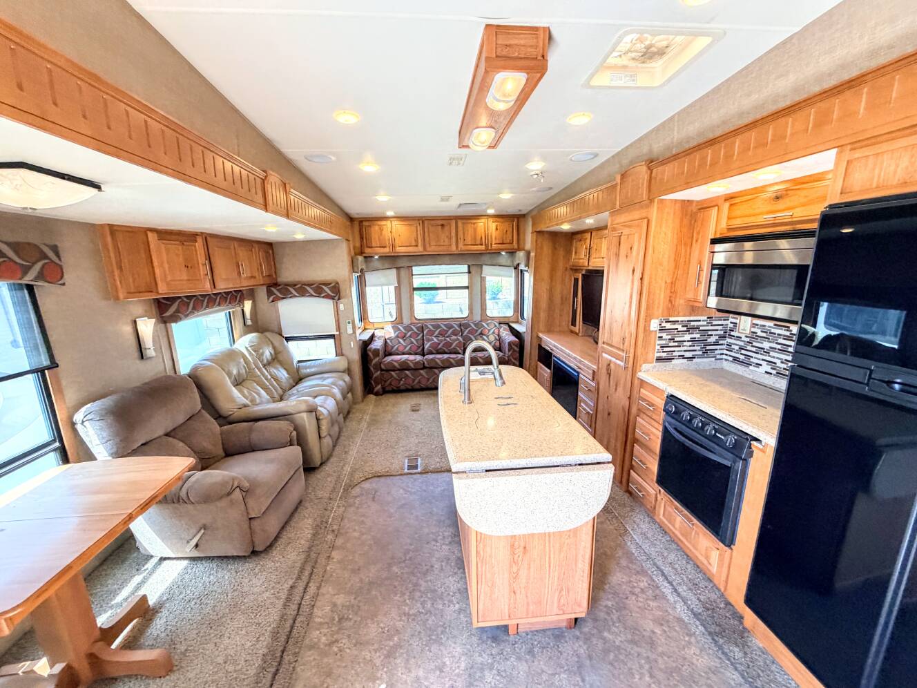 A photo of this 2014 Peterson EXCEL 37IKF