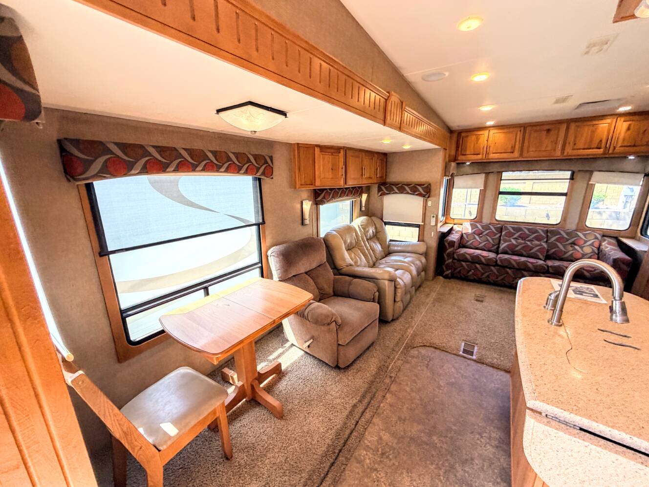 A photo of this 2014 Peterson EXCEL 37IKF