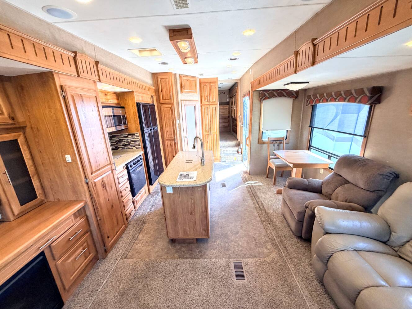 A photo of this 2014 Peterson EXCEL 37IKF