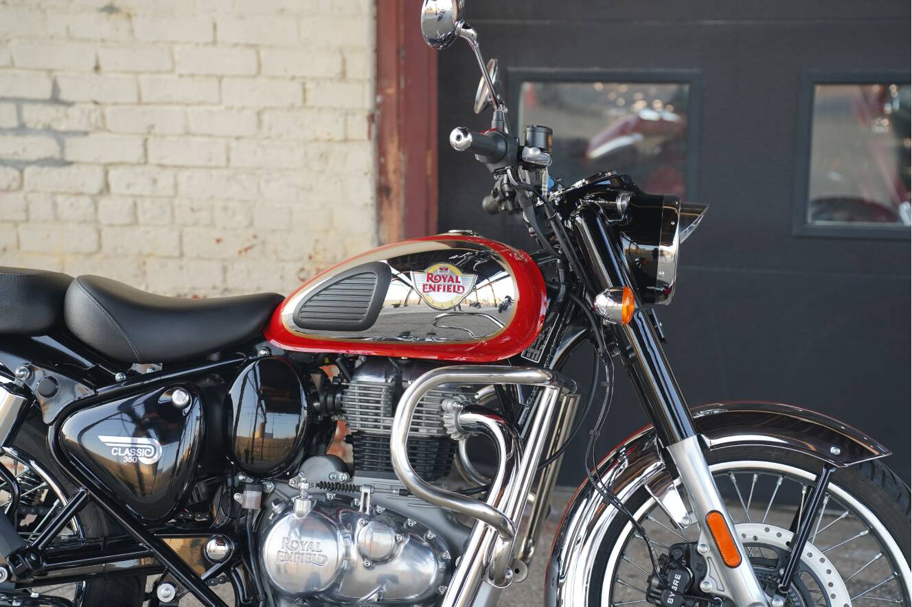 A photo of this 2024 Royal Enfield CLASSIC 350