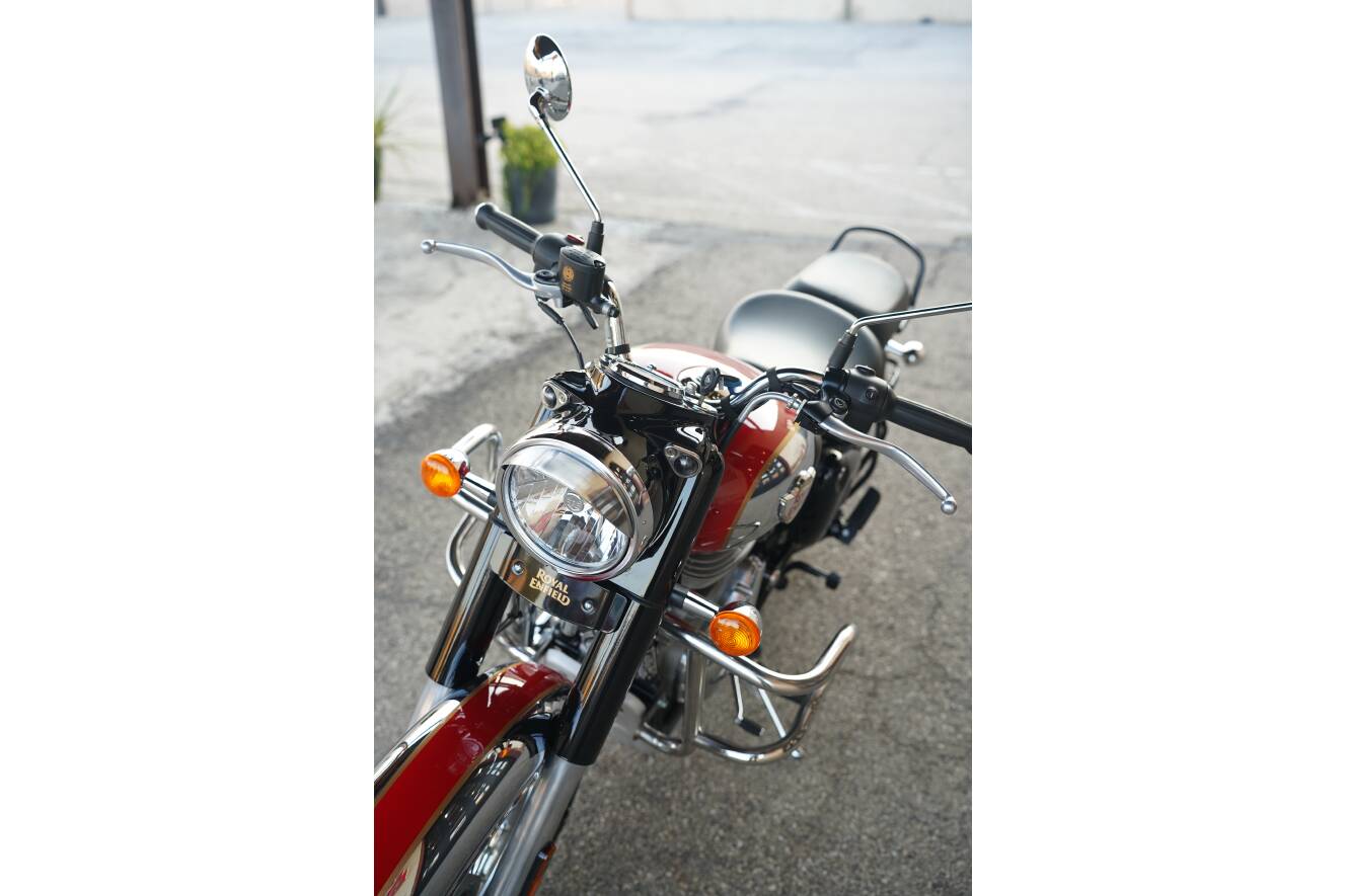 A photo of this 2024 Royal Enfield CLASSIC 350