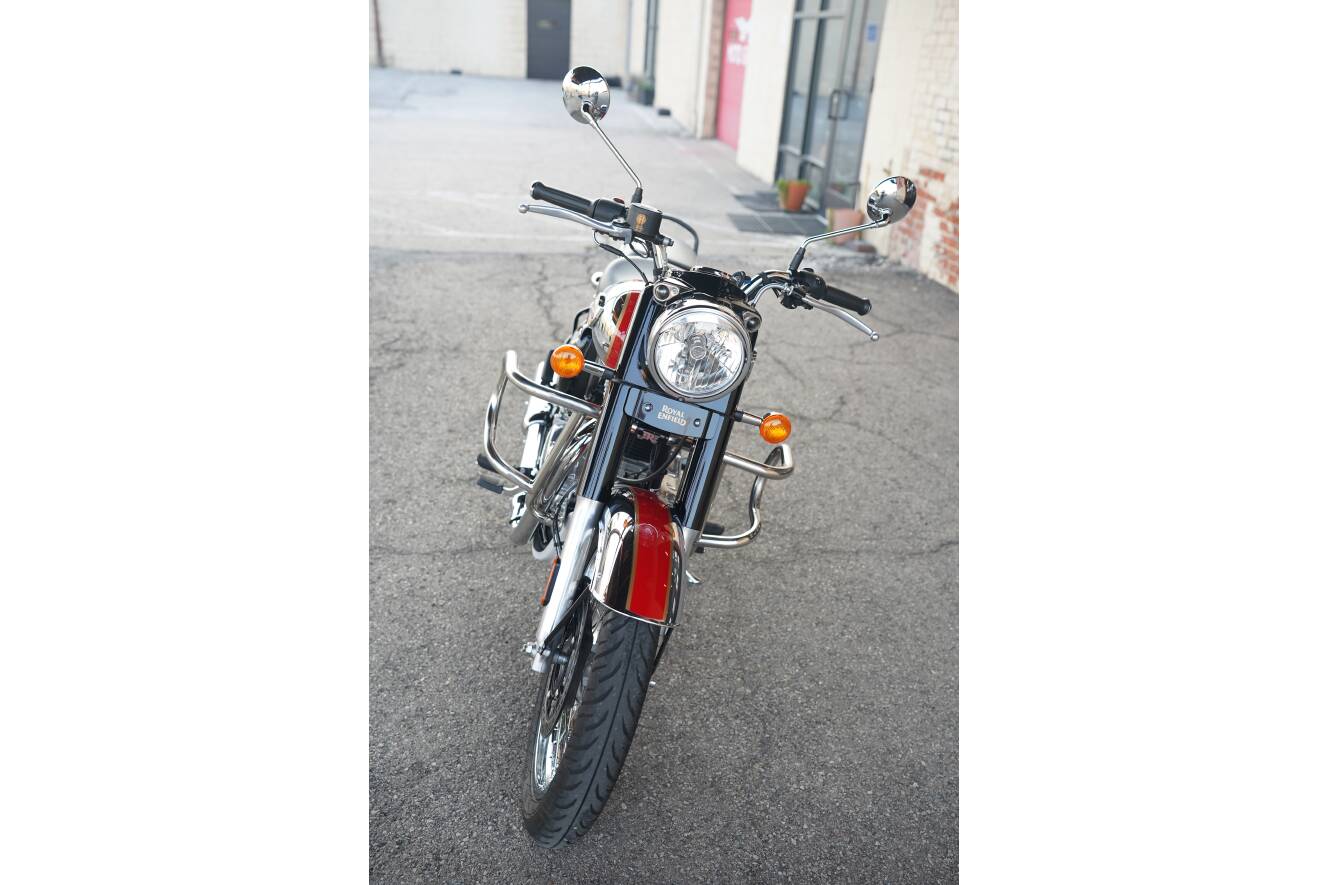 A photo of this 2024 Royal Enfield CLASSIC 350