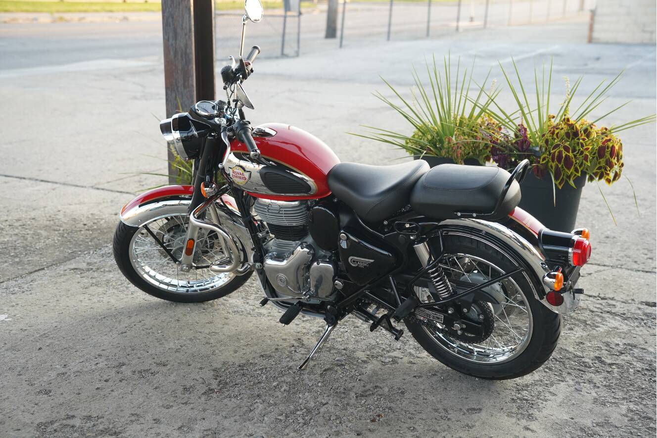 A photo of this 2024 Royal Enfield CLASSIC 350