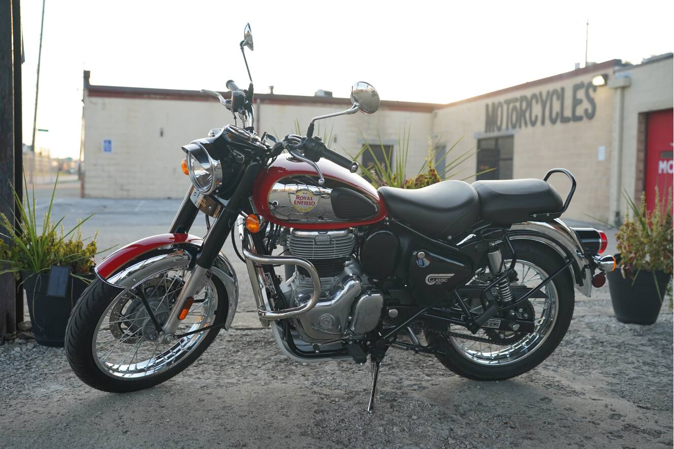 A photo of this 2024 Royal Enfield CLASSIC 350