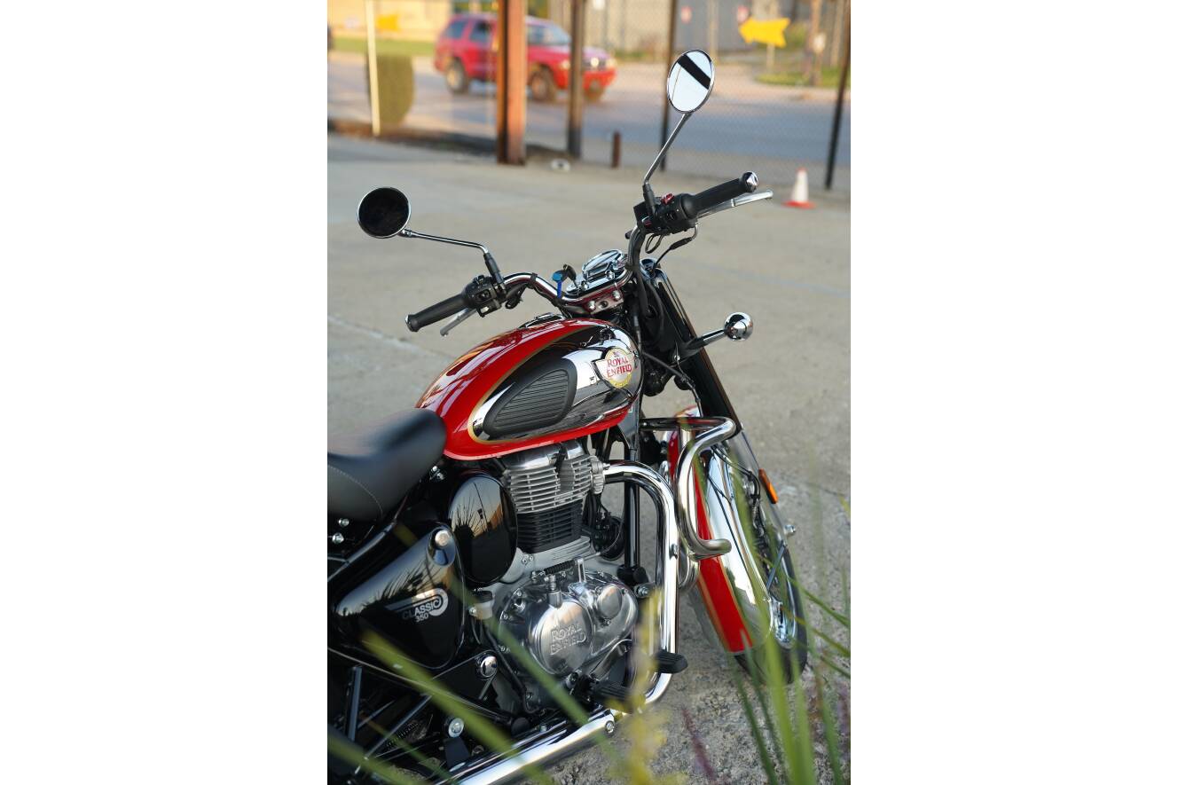 A photo of this 2024 Royal Enfield CLASSIC 350