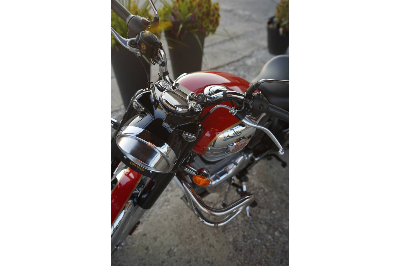 A photo of this 2024 Royal Enfield CLASSIC 350