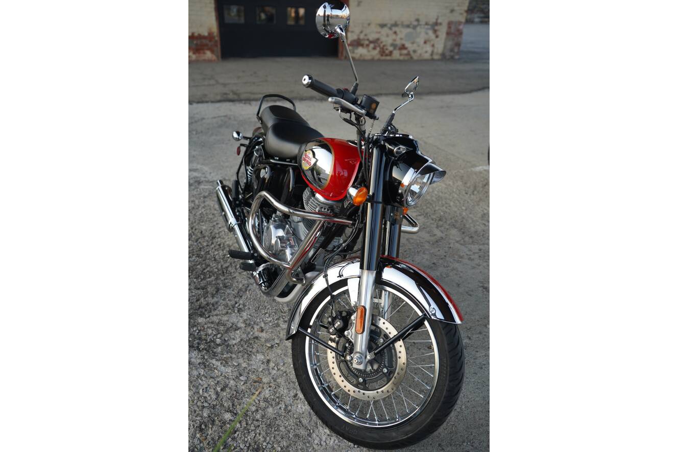 A photo of this 2024 Royal Enfield CLASSIC 350