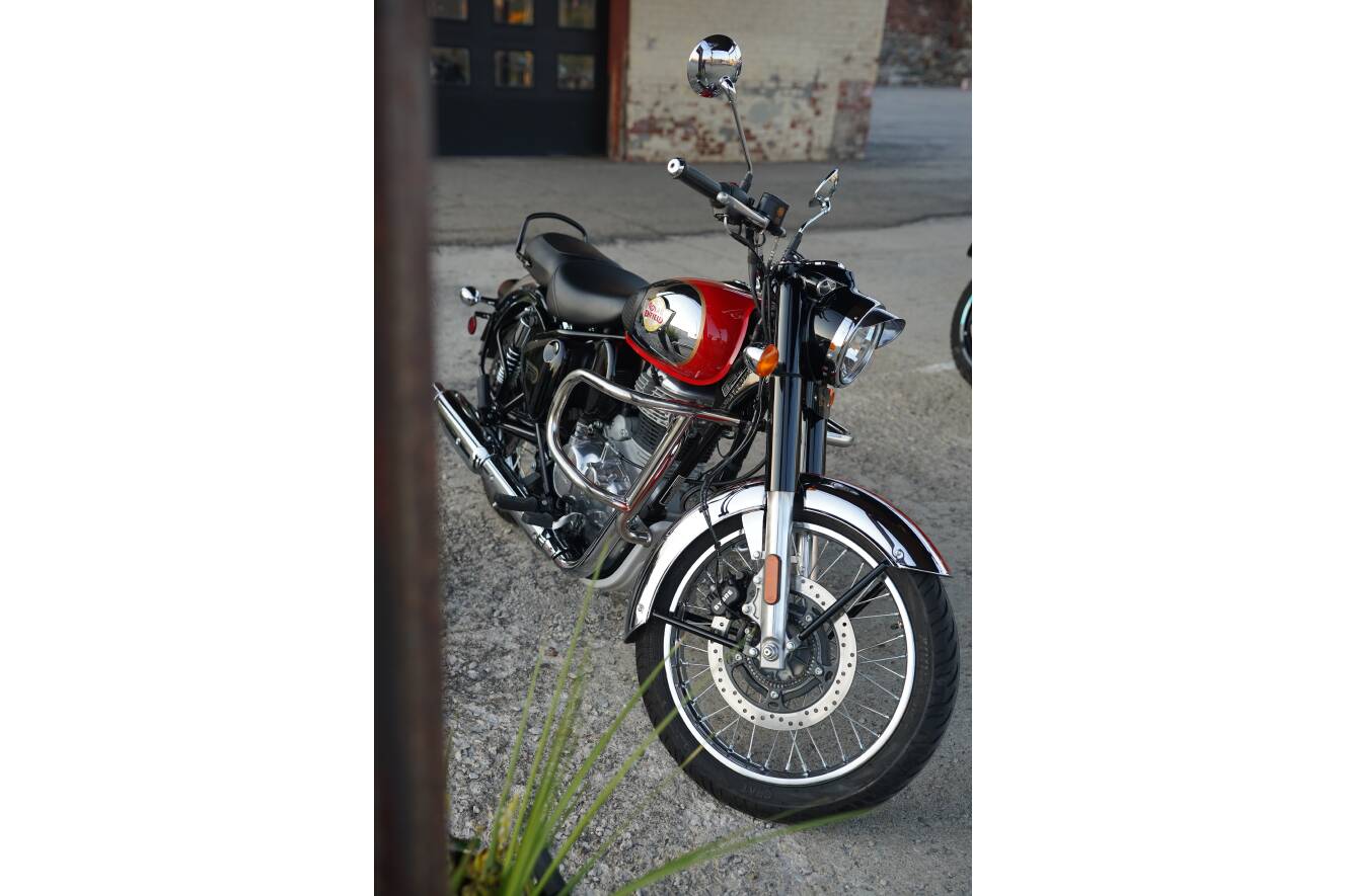 A photo of this 2024 Royal Enfield CLASSIC 350