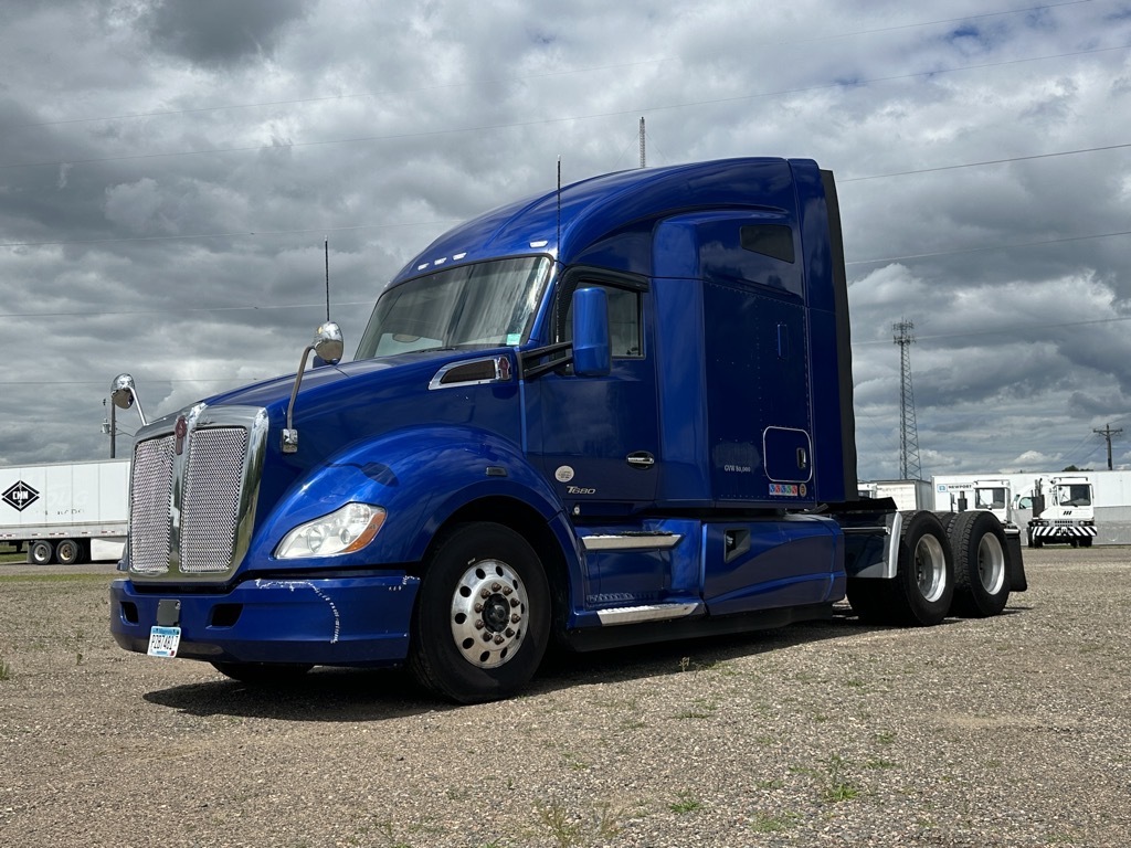 2016 KENWORTH T680 in Clearwater, MN