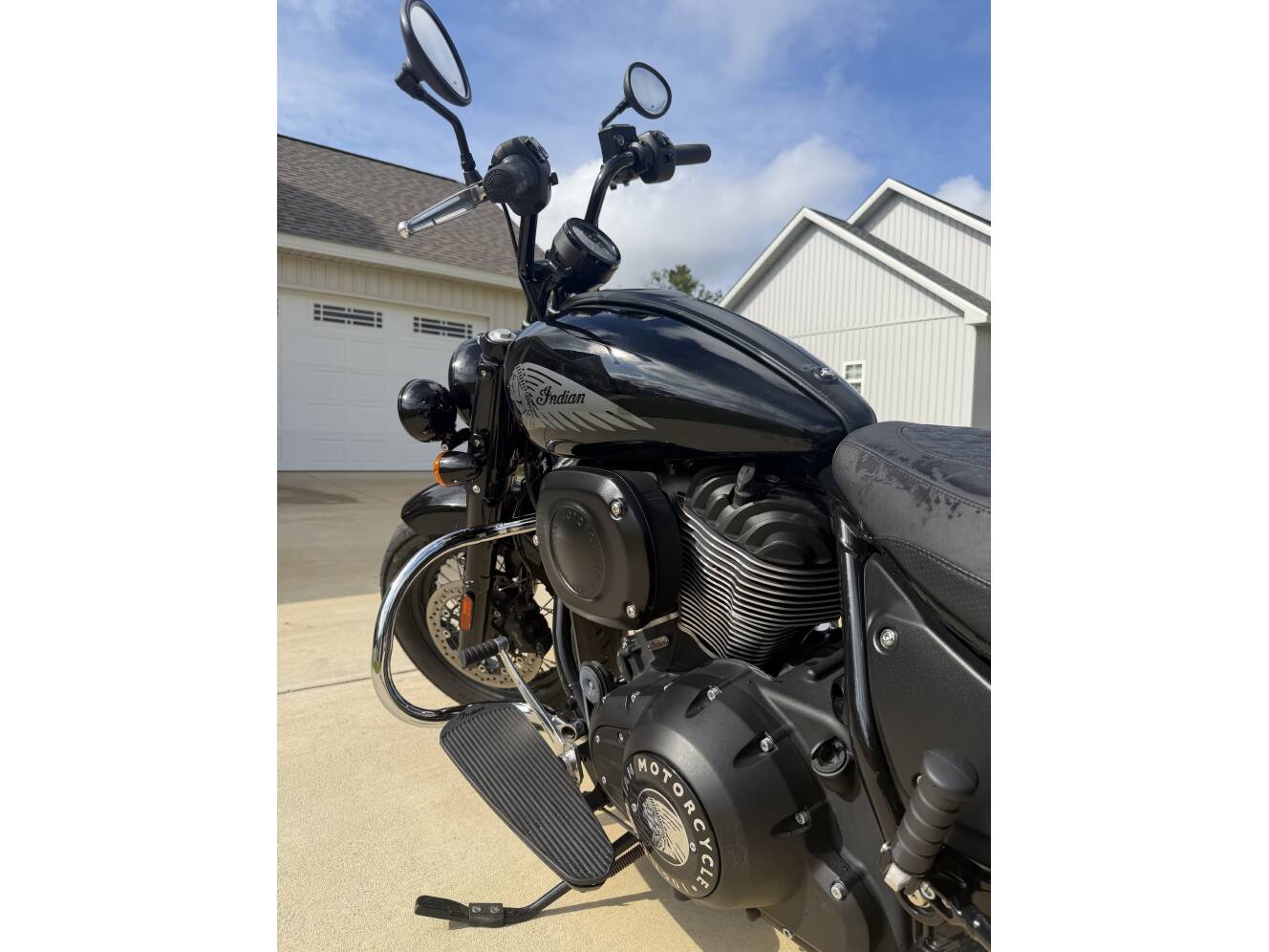 A photo of this 2022 Indian CHIEF BOBBER ABS