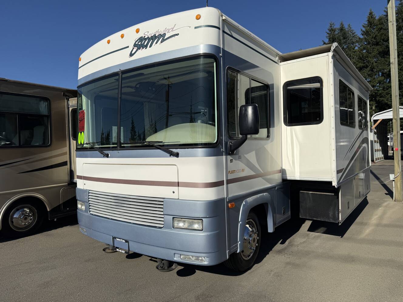 A photo of this 2000 Fleetwood STORM 34T